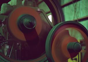 天地入れ替えを伴う作業にフォークリフト